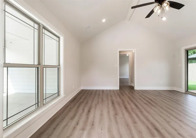 Photo 3 of Single family home for sale at 425 S Bonner St, Jacksonville, TX 75766 | MLS# 21340874 | Listing updated on 2026-07-31
