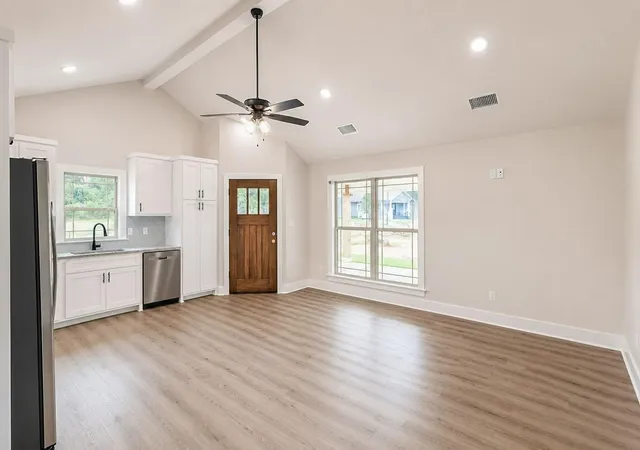 Photo 3 of Single family home for sale at 425 S Bonner St, Jacksonville, TX 75766 | MLS# 21340874 | Listing updated on 2026-07-31
