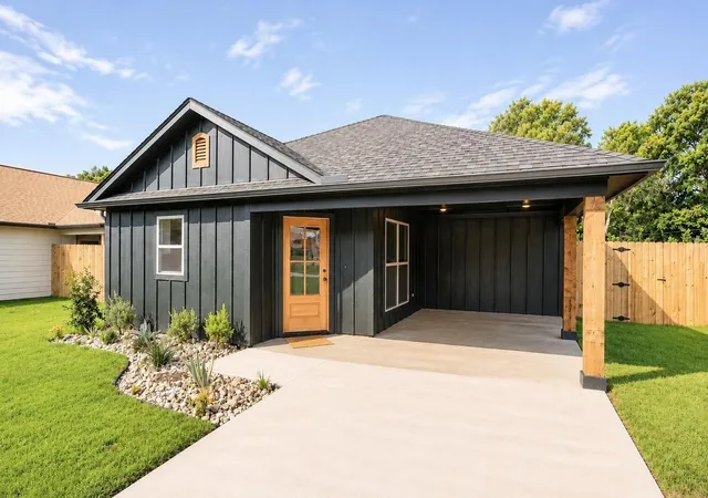 Photo 1 of Single family home for sale at 423 S Bonner St, Jacksonville, TX 75766 | MLS# 21340846 | Listing updated on 2026-07-31