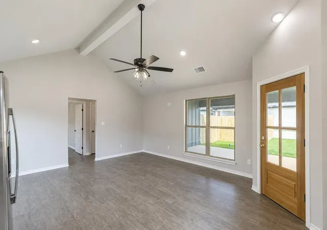 Photo 3 of Single family home for sale at 423 S Bonner St, Jacksonville, TX 75766 | MLS# 21340846 | Listing updated on 2026-07-31