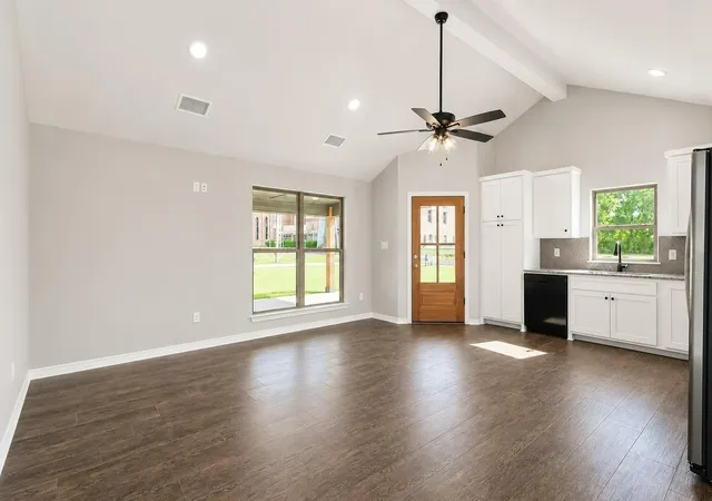 Photo 4 of Single family home for sale at 423 S Bonner St, Jacksonville, TX 75766 | MLS# 21340846 | Listing updated on 2026-07-31