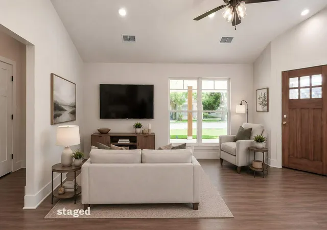 Photo 3 of Single family home for sale at 421 S Bonner St, Jacksonville, TX 75766 | MLS# 21340677 | Listing updated on 2026-07-31