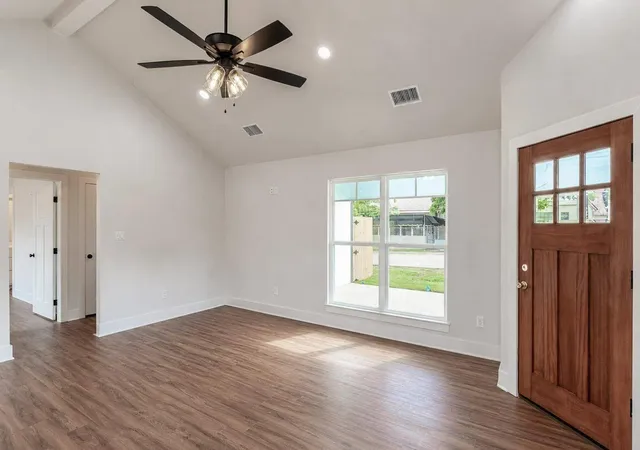 Photo 4 of Single family home for sale at 421 S Bonner St, Jacksonville, TX 75766 | MLS# 21340677 | Listing updated on 2026-07-31