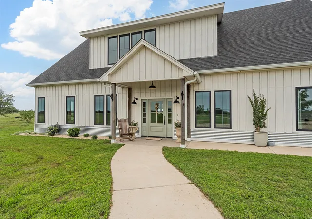 Photo 2 of Single family home for sale at 1197 Prairie Chapel Rd, Crawford, TX 76638 | MLS# 21345248 | Listing updated on 2026-09-08