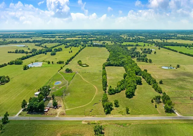 Photo 1 of Single family home for sale at 2606 Farm Road 412, Clarksville, TX 75426 | MLS# 21345269 | Listing updated on 2026-07-31