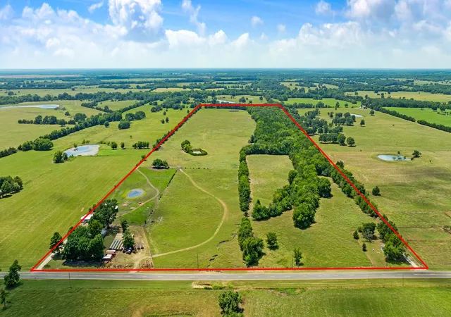 Photo 2 of Single family home for sale at 2606 Farm Road 412, Clarksville, TX 75426 | MLS# 21345269 | Listing updated on 2026-07-31