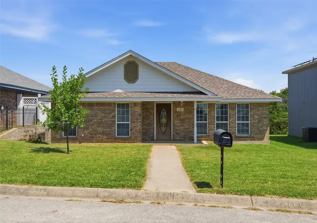 Photo 2 of Single family home for sale at 2323 Jodi Ln, Gainesville, TX 76240 | MLS# 21345438 | Listing updated on 2026-09-27