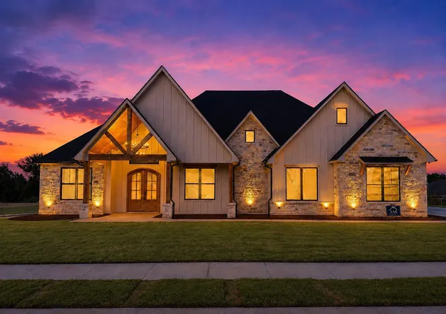 Photo 2 of Sale Pending at 17038 Woodcrest Cir, Lindale, TX 75771 | MLS# 21345461 | Listing updated on 2026-09-10