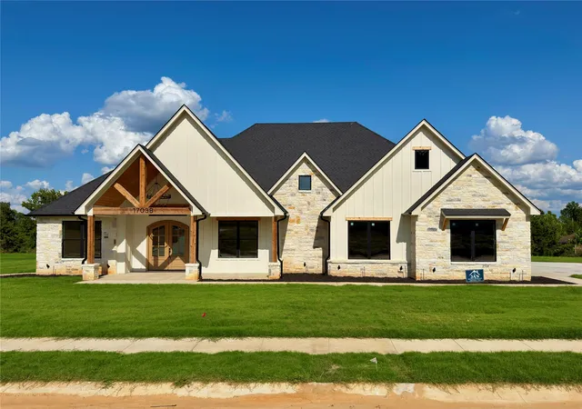 Photo 3 of Sale Pending at 17038 Woodcrest Cir, Lindale, TX 75771 | MLS# 21345461 | Listing updated on 2026-09-10