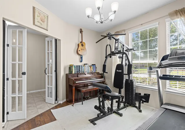 Photo 3 of Single family home for sale at 404 Marquette Dr, Van Alstyne, TX 75495 | MLS# 21343822 | Listing updated on 2026-10-03