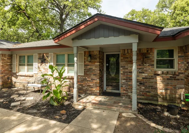 Photo 2 of Single family home for sale at 637 Post Oak Dr, Hurst, TX 76053 | MLS# 21343364 | Listing updated on 2026-09-13