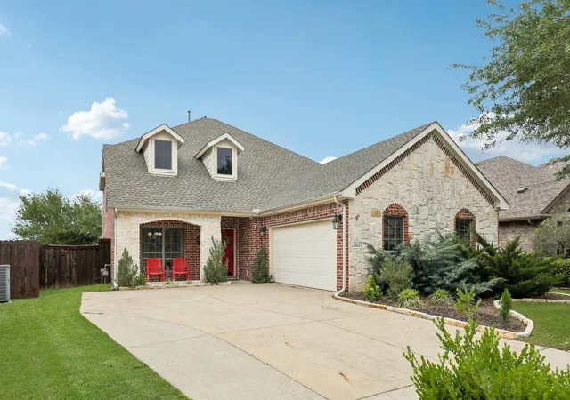 Photo 2 of Single family home for sale at 2821 Dog Leg Trl, Mc Kinney, TX 75069 | MLS# 21344885 | Listing updated on 2026-09-12