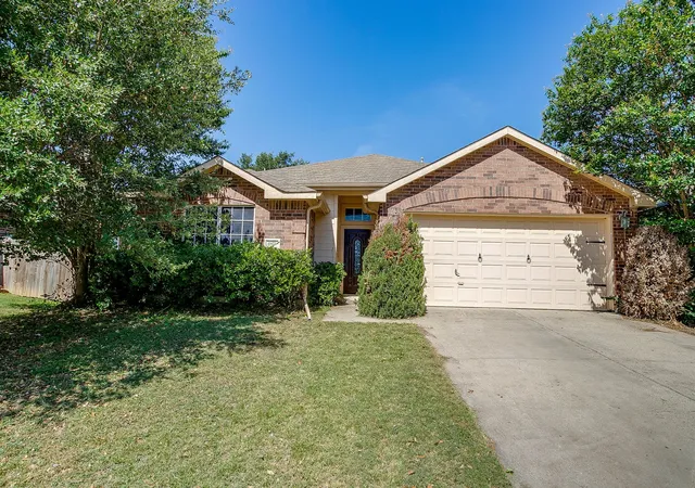 Photo 1 of Sale Pending at 4621 Barnhill Ln, Fort Worth, TX 76135 | MLS# 21345107 | Listing updated on 2026-09-15