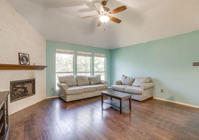 Photo 3 of Sale Pending at 4621 Barnhill Ln, Fort Worth, TX 76135 | MLS# 21345107 | Listing updated on 2026-09-15