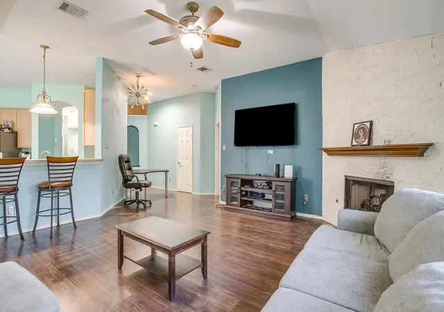 Photo 3 of Sale Pending at 4621 Barnhill Ln, Fort Worth, TX 76135 | MLS# 21345107 | Listing updated on 2026-09-15