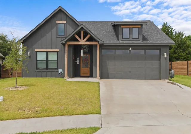 Single family home for sale at 4930 Dry Creek Rd, Sherman, TX 75092 | MLS# 21345458