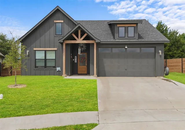 Photo 4 of Single family home for sale at 4930 Dry Creek Rd, Sherman, TX 75092 | MLS# 21345458 | Listing updated on 2026-09-09