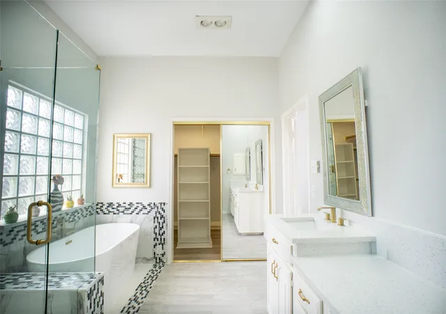 Photo 2 of Single family home for sale at 1806 Frosted Hill Dr, Carrollton, TX 75010 | MLS# 21345515 | Listing updated on 2026-09-10