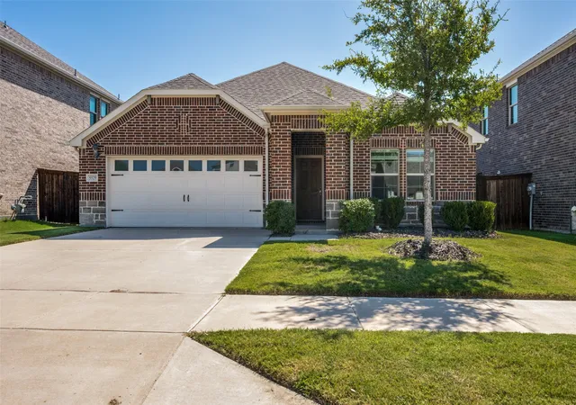Photo 2 of Single family home for sale at 5529 Baker Creek Rd, Fort Worth, TX 76126 | MLS# 21342793 | Listing updated on 2026-10-05