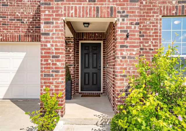 Photo 2 of Single family home for sale at 1918 Trace Dr, Aubrey, TX 76227 | MLS# 21345103 | Listing updated on 2026-09-11