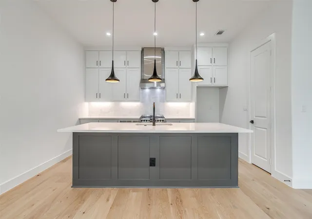 Townhouse for sale at 135 Thornton St, Arlington, TX 76013 | MLS# 21345529