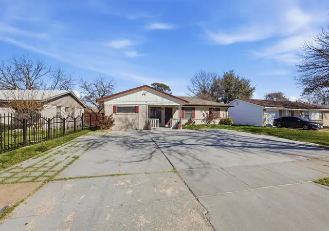 Photo 1 of Single family home for sale at 242 W Cober Dr, Grand Prairie, TX 75051 | MLS# 21345521 | Listing updated on 2026-07-31
