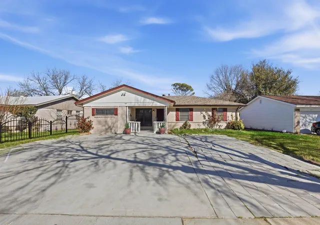 Photo 2 of Single family home for sale at 242 W Cober Dr, Grand Prairie, TX 75051 | MLS# 21345521 | Listing updated on 2026-07-31