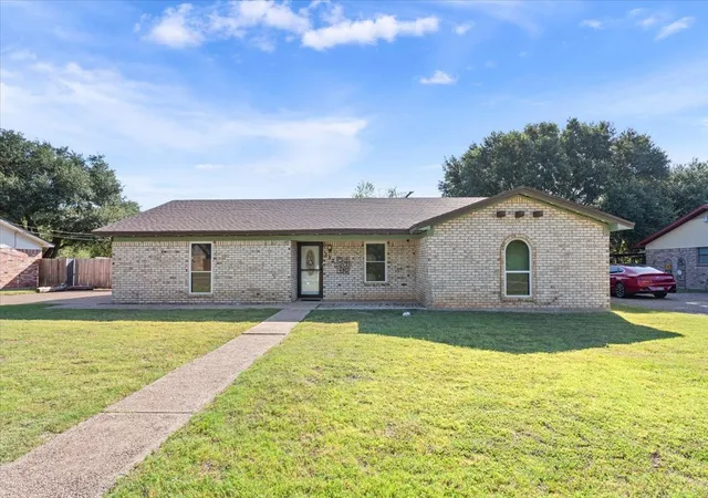 Photo 1 of Single family home for sale at 332 Bowie Ln, Hewitt, TX 76643 | MLS# 21343715 | Listing updated on 2026-09-19