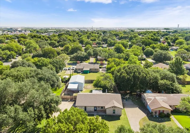 Photo 3 of Single family home for sale at 332 Bowie Ln, Hewitt, TX 76643 | MLS# 21343715 | Listing updated on 2026-09-19