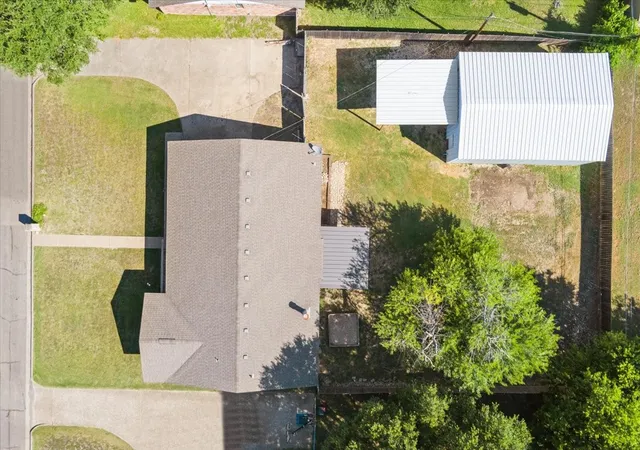 Photo 3 of Single family home for sale at 332 Bowie Ln, Hewitt, TX 76643 | MLS# 21343715 | Listing updated on 2026-09-19