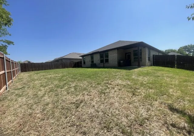 Photo 3 of Sale Pending at 2607 Golden Bell Dr, Glenn Heights, TX 75154 | MLS# 21345592 | Listing updated on 2026-10-01