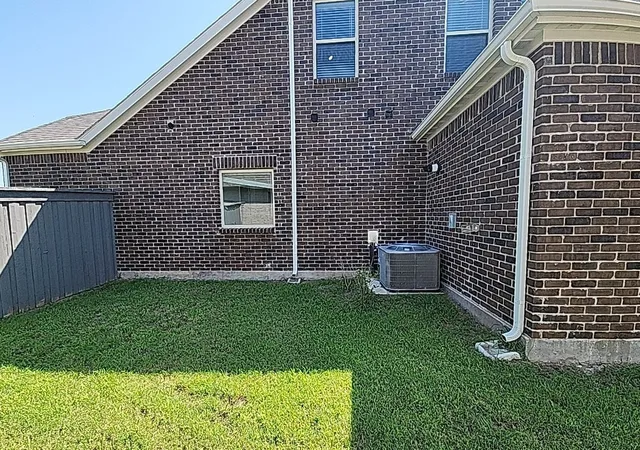 Photo 3 of Single family home for sale at 7105 Pampas Pl, Venus, TX 76084 | MLS# 21345587 | Listing updated on 2026-07-31