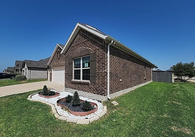 Photo 3 of Single family home for sale at 7105 Pampas Pl, Venus, TX 76084 | MLS# 21345587 | Listing updated on 2026-07-31