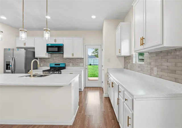 Photo 3 of Single family home for sale at 4115 Vineyard Dr, Dallas, TX 75212 | MLS# 21344483 | Listing updated on 2026-09-14