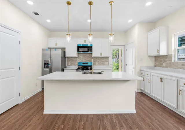 Photo 3 of Single family home for sale at 4115 Vineyard Dr, Dallas, TX 75212 | MLS# 21344483 | Listing updated on 2026-09-14