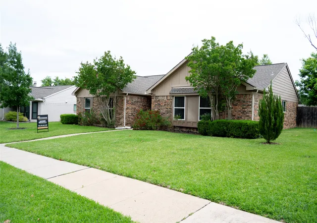 Photo 2 of Sale Pending at 250 Barclay Ave, Coppell, TX 75019 | MLS# 21345621 | Listing updated on 2026-07-31