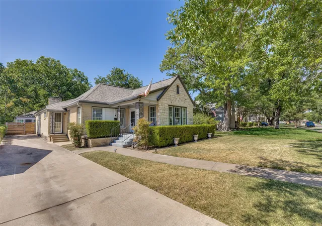 Photo 2 of Single family home for sale at 2518 Marvin Ave, Dallas, TX 75211 | MLS# 21344070 | Listing updated on 2026-09-12