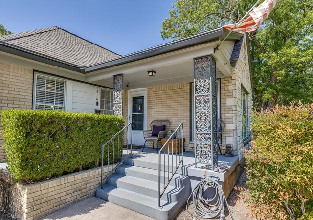 Photo 3 of Single family home for sale at 2518 Marvin Ave, Dallas, TX 75211 | MLS# 21344070 | Listing updated on 2026-09-12