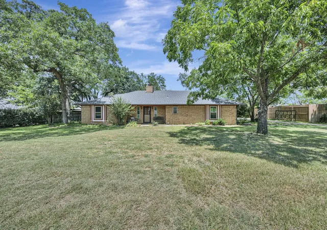 Photo 1 of Single family home for sale at 408 Chimney Hill Cir, Mansfield, TX 76063 | MLS# 21324930 | Listing updated on 2026-10-07