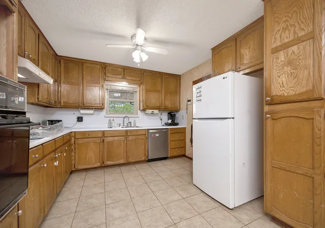 Photo 3 of Single family home for sale at 408 Chimney Hill Cir, Mansfield, TX 76063 | MLS# 21324930 | Listing updated on 2026-10-07