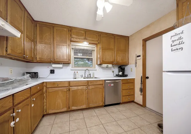 Photo 4 of Single family home for sale at 408 Chimney Hill Cir, Mansfield, TX 76063 | MLS# 21324930 | Listing updated on 2026-10-07