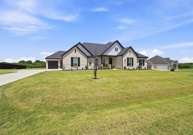Photo 1 of Single family home for sale at 341 Wagon Trl, Waxahachie, TX 75165 | MLS# 21345259 | Listing updated on 2026-07-31