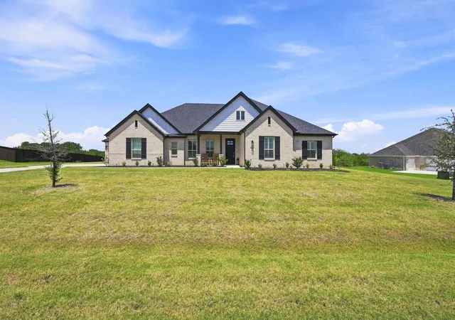 Photo 2 of Single family home for sale at 341 Wagon Trl, Waxahachie, TX 75165 | MLS# 21345259 | Listing updated on 2026-07-31