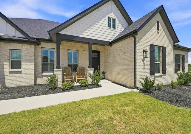 Photo 3 of Single family home for sale at 341 Wagon Trl, Waxahachie, TX 75165 | MLS# 21345259 | Listing updated on 2026-07-31