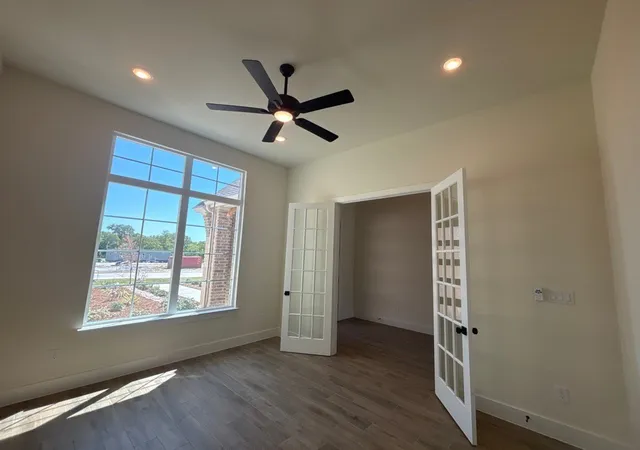 Photo 3 of Single family home for sale at 705 Water Side Dr, Van Alstyne, TX 75495 | MLS# 21345626 | Listing updated on 2026-09-11