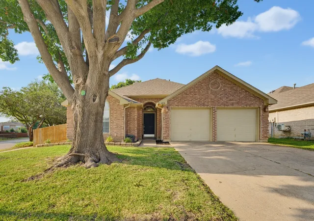 Photo 1 of Sale Pending at 4816 N Cascades St, Fort Worth, TX 76137 | MLS# 21345758 | Listing updated on 2026-09-10