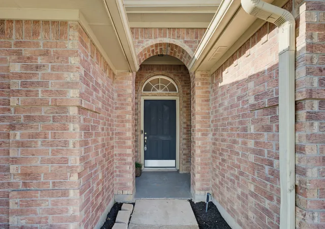 Photo 3 of Sale Pending at 4816 N Cascades St, Fort Worth, TX 76137 | MLS# 21345758 | Listing updated on 2026-09-10