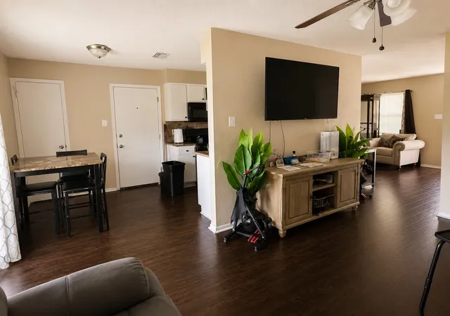 Photo 1 of Single family home for sale at 1614 Lee St, Kaufman, TX 75142 | MLS# 21337755 | Listing updated on 2026-07-31