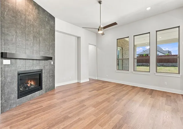 Photo 4 of Single family home for sale at 232 Pine Leaf Trl, Waxahachie, TX 75165 | MLS# 21345663 | Listing updated on 2026-10-01