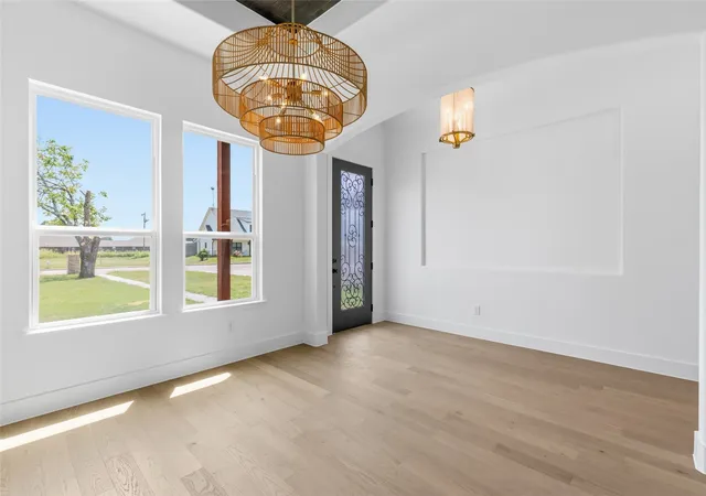 Photo 4 of Single family home for sale at 1500 Deer Trl, Commerce, TX 75428 | MLS# 21345726 | Listing updated on 2026-09-23